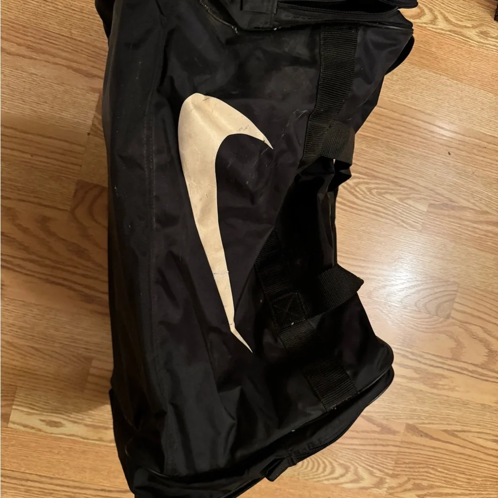 NIKE DUFFEL BAG
